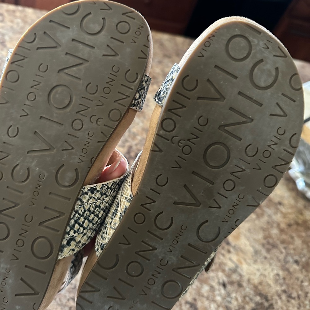 Vionic Samar Sandals Womens 6 View 3